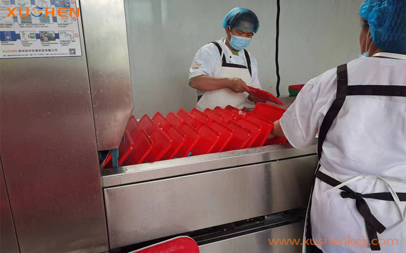 大型洗碗機，中央廚房洗碗機，客戶使用現場